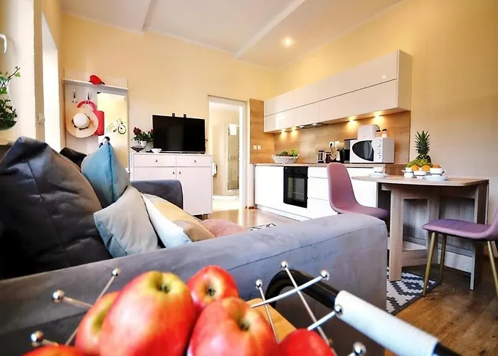 With A Terrace, アパート *