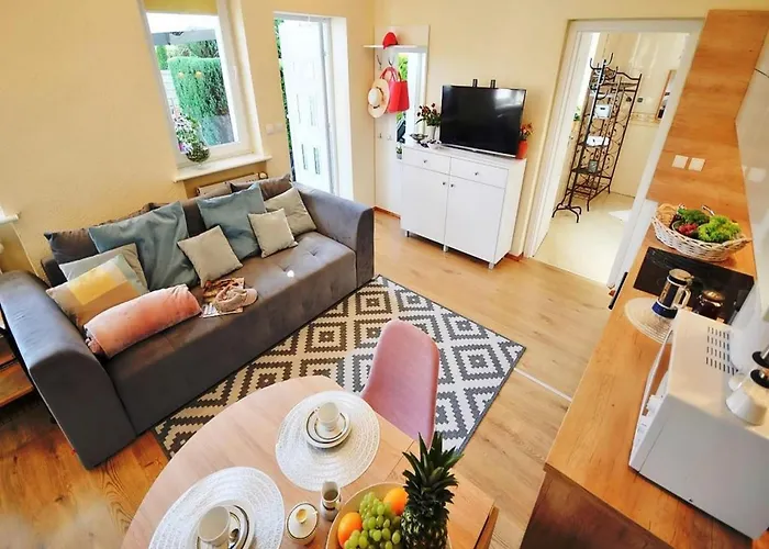 アパート With A Terrace, *